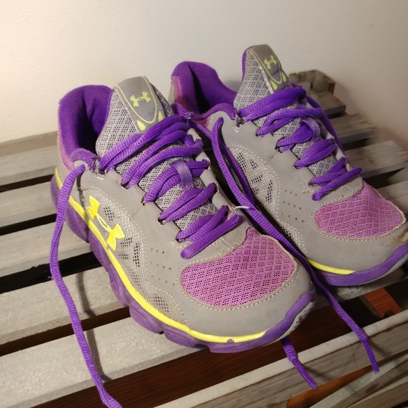 Under Armour Other - Under Armour girls shoe